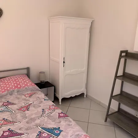 Nyaraló Jfm *